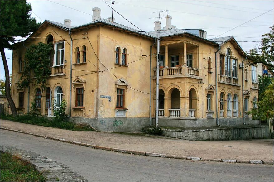 Севастополь ул толстого. Улица героев Севастополя (Севастополь). Героев Севастополя 58. Архитектура Севастополь ул героев Севастополя. Севастополь ул героев Севастополя 7.