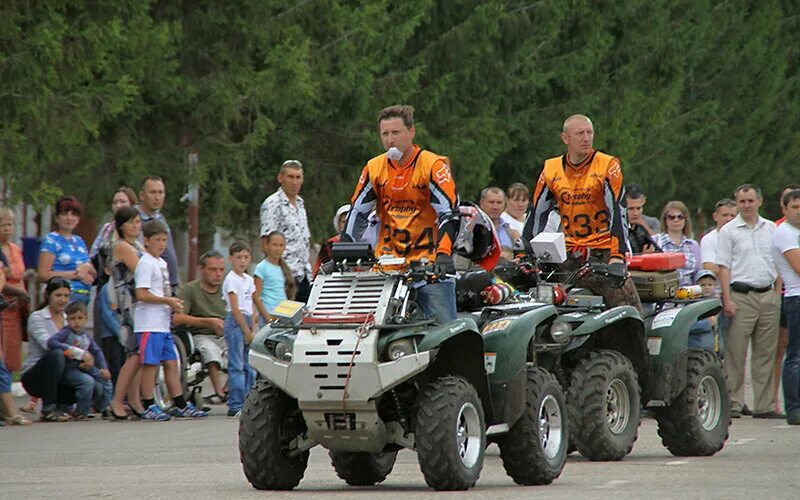 фото всей линейки квадроциклов сокол на одном фото в ряд. Maverick can am прозрачный фон. Brp maverick 2013. Can am откуда он. линейка квадроциклов brp 2017.