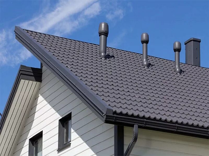 вентканалы на крыше. вентиляционные трубы на кровле. вентканалы на крыше. вентканалы на крыше. кирпичная труба.