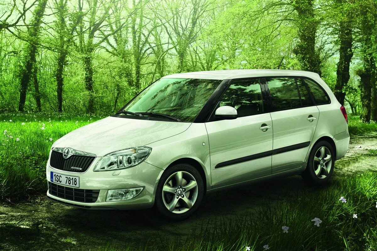 Шкода фабия лошадиные силы. Skoda fabia 1.2. skoda fabia рестайлинг 2010. шкода фабия 1.2 2008. skoda fabia 2008 1.2.