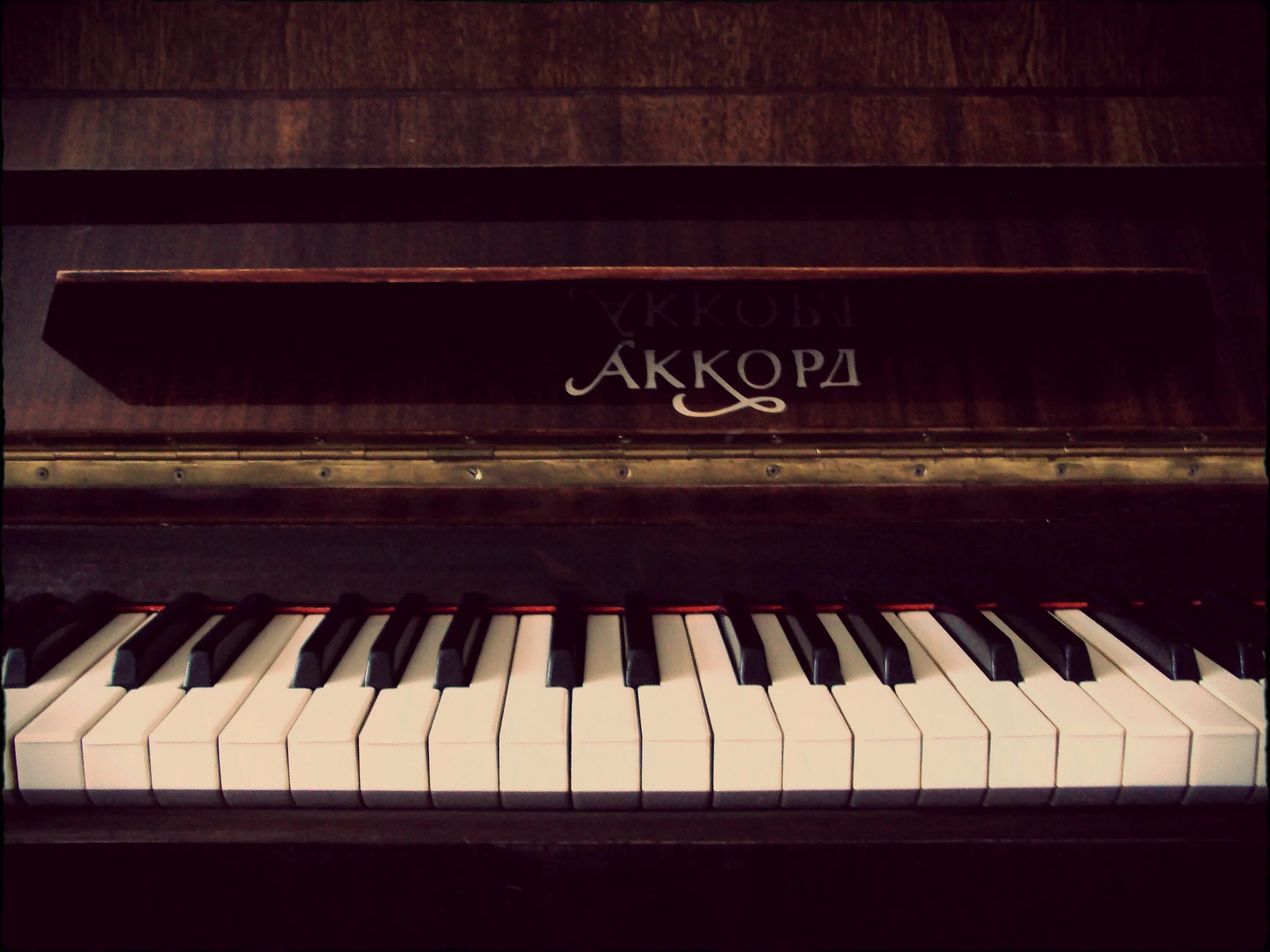 Фортепьяно. Клавиши пианино. Клавиатура рояля. Пианино красиво. Клавиши классического пианино