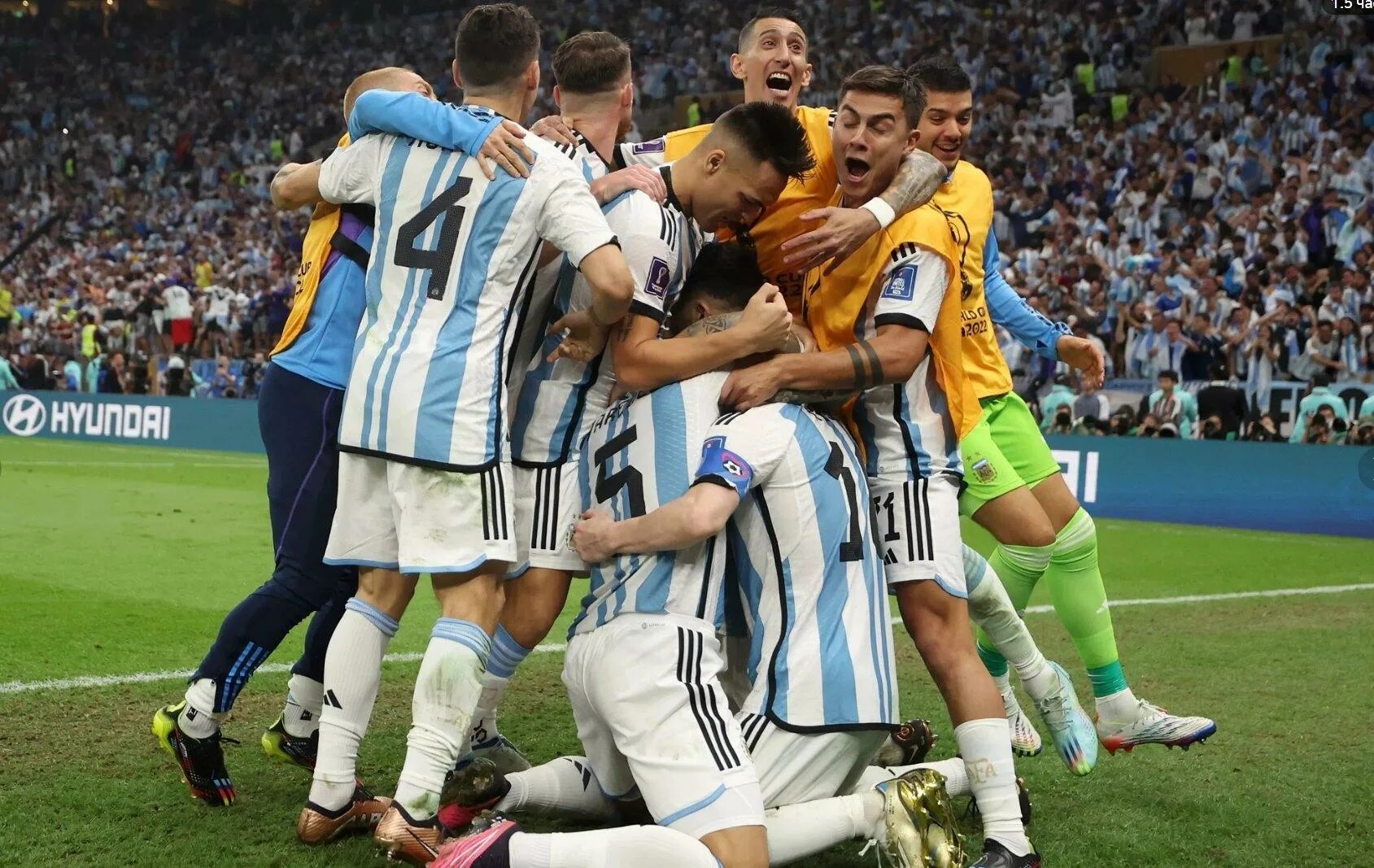 Футбол финал играть. Месси Аргентина 2022 финал. Альварес сборная Аргентины.