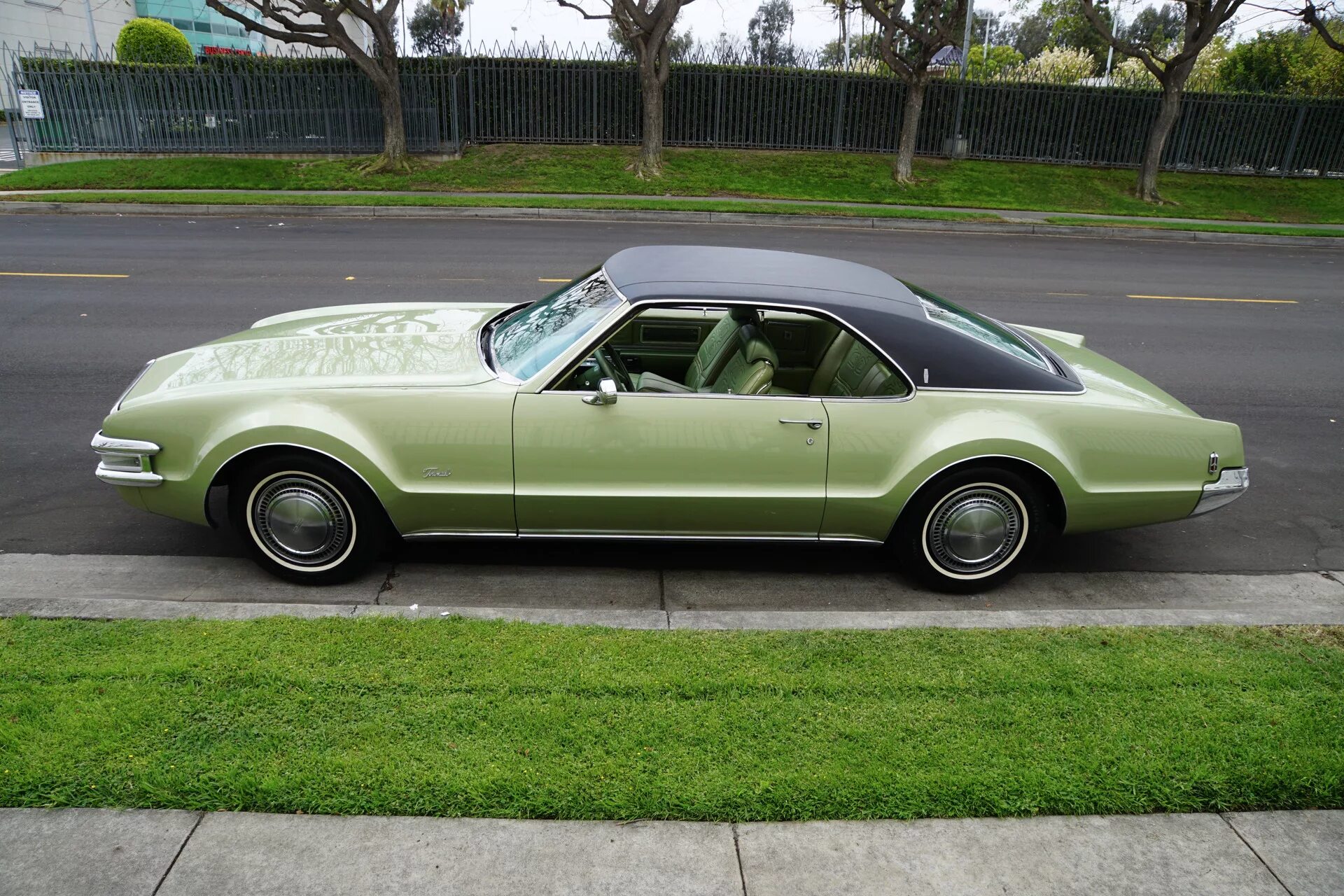 Oldsmobile Toronado 1969. Олдсмобиль Торнадо 1969. Oldsmobile Toronado 1968. Олдсмобиль Торнадо 1968. Oldsmobile toronado