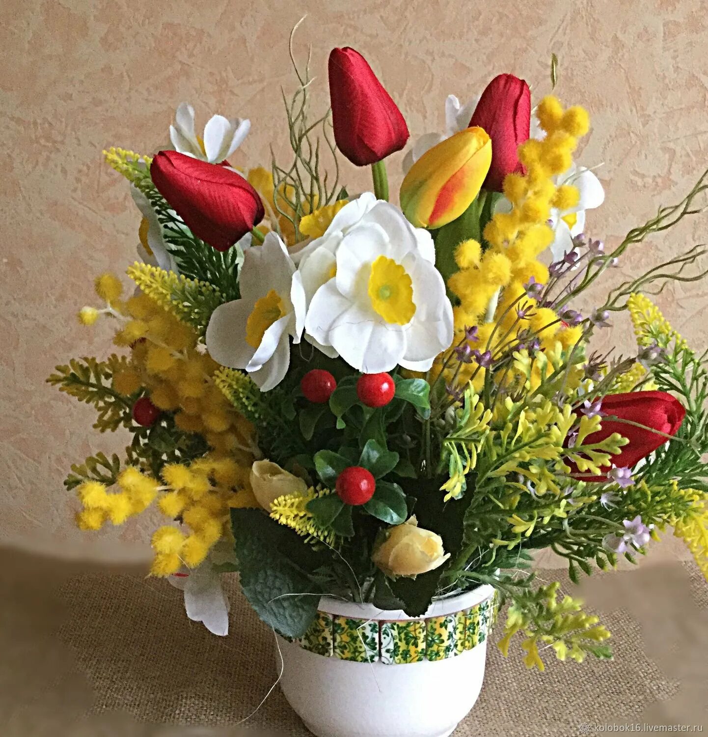 Необычные композиции из тюльпанов. Композиция из тюльпанов. Композиция из тюльпанов. Композиция из тюльпанов в корзине. Композиция с тюльпанами.