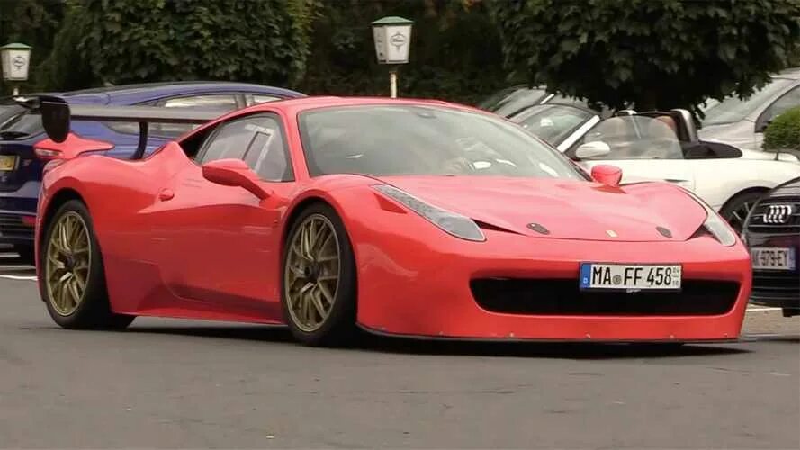 Я настоящий феррари. Феррари. Феррари парасанг. Ferrari laferrari. Феррари в москве.