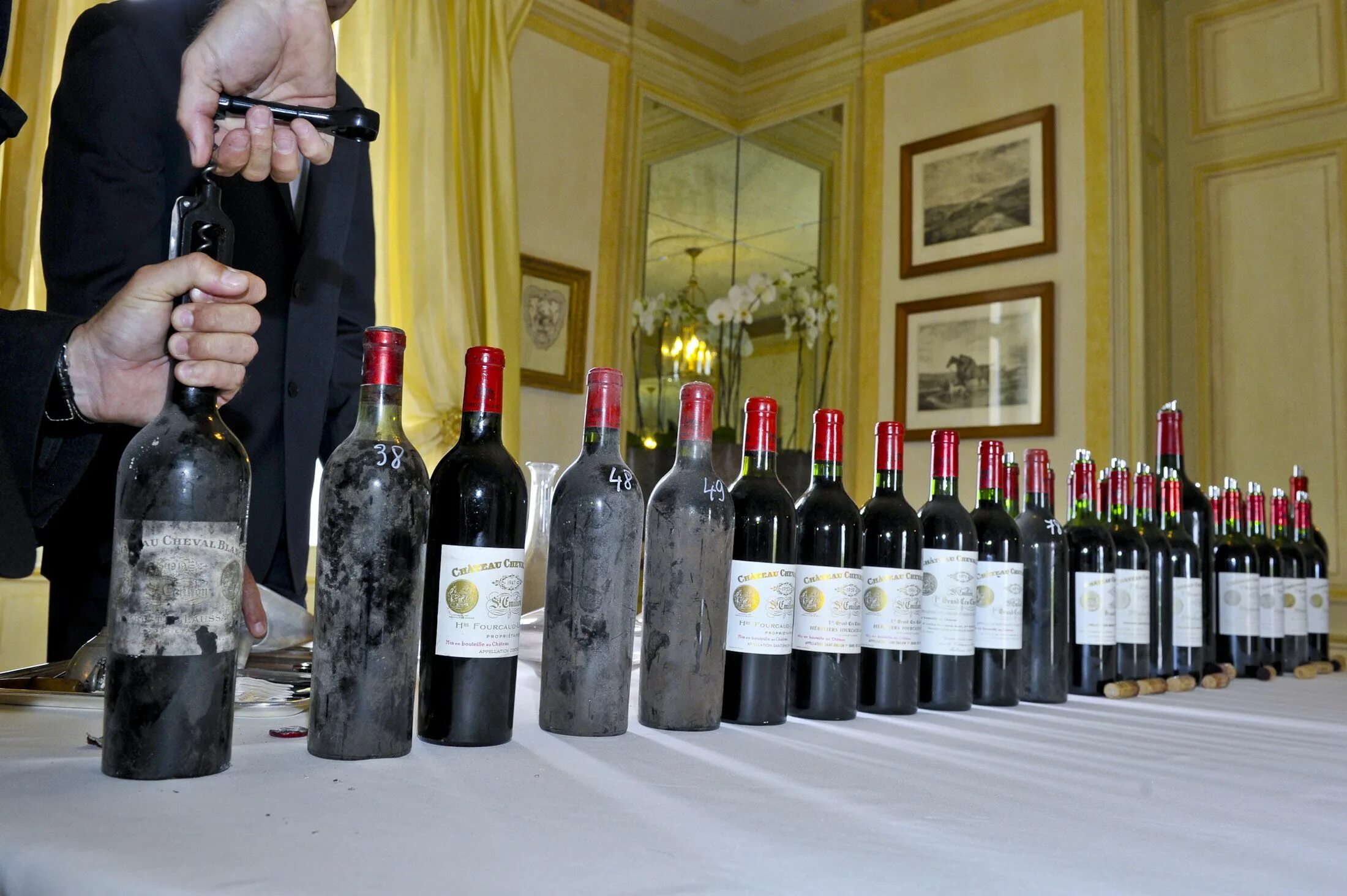 Цена самого дорогого вина. Вино Шато Шеваль Блан. Винодельня Шато Шеваль Блан. Дегустация вина Шато Шеваль Блан. Chateau cheval Blanc 1947.