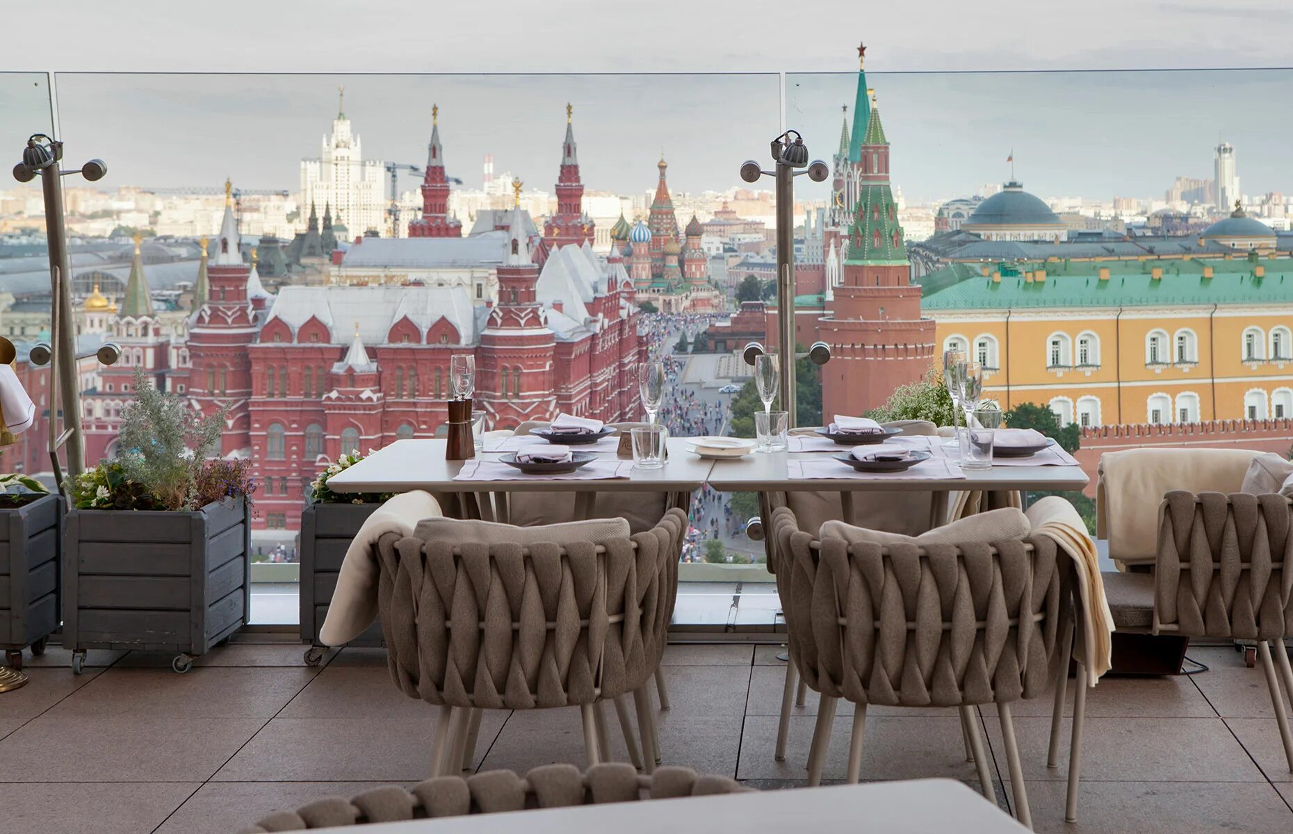 Гостиница Националь вид на Кремль. Веранда Ритц Карлтон. Вид на Кремль с гостиницы Балчуг.