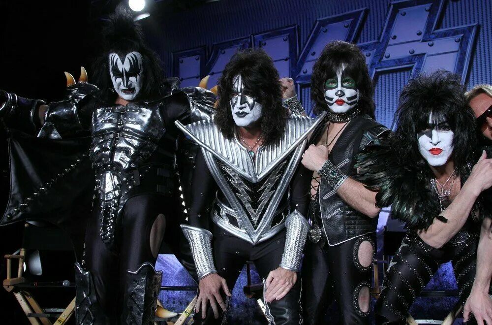 Глэм рок группа kiss. Кисс самое популярное. Рок группа кисс. Группа кисс фото. Группа кисс участники.