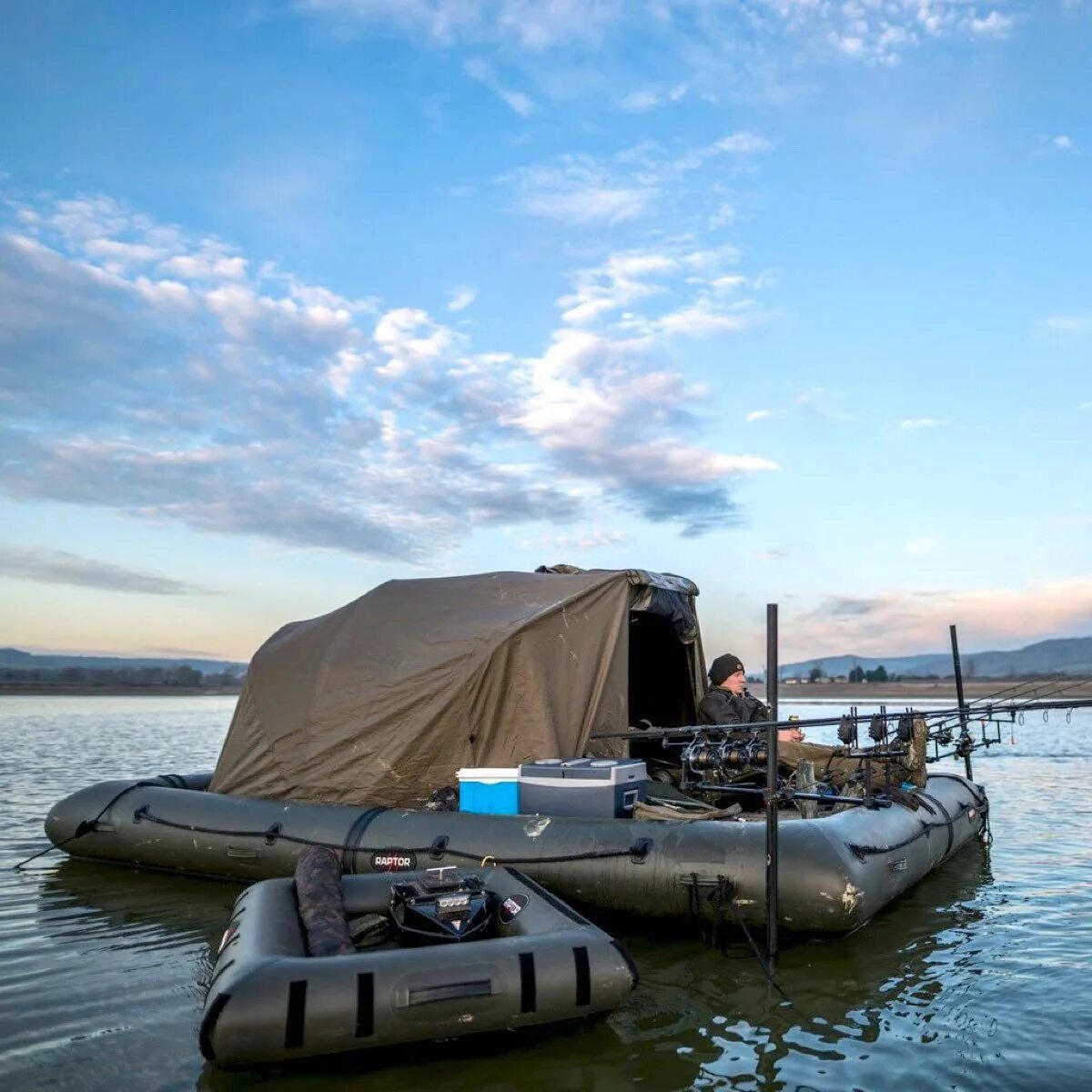 Надувная лодка для рыбалки. Надувная лодка ак идель. Рыболовный плот raptor. Надувной плот плавучий остров. Надувной плот "тенистый остров" bestway 43134.