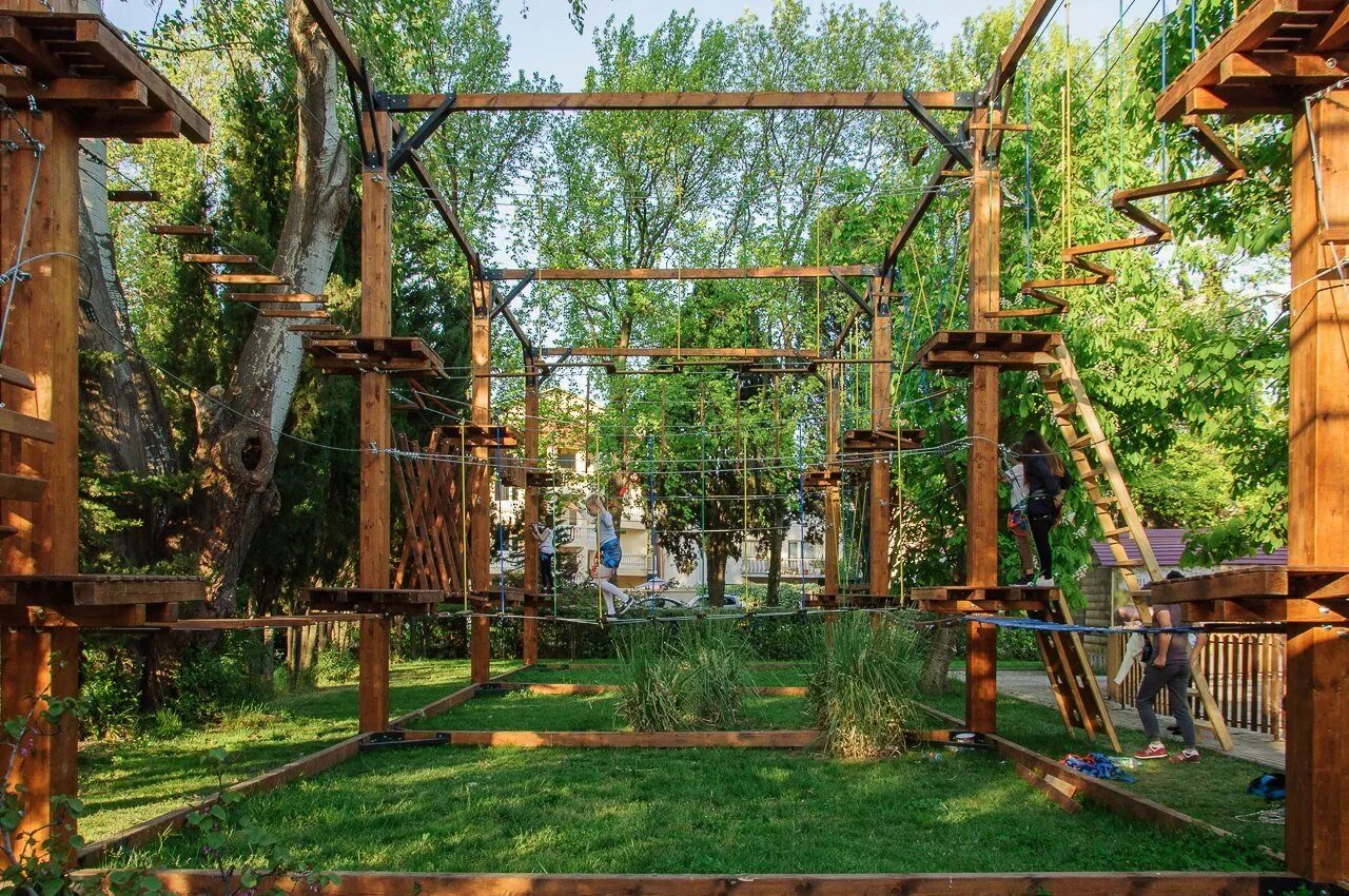 Центр парк курск веревочный парк. Приют охотника валдай веревочный парк. Парк приключений хотьково беседки. Веревочный парк маугли сочи. Веревочный парк в орехово зуево.