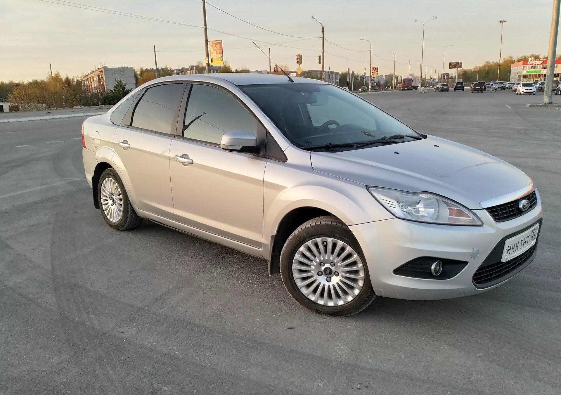 Купить фокус 2 2008. Ford Focus 2 Рестайлинг. Ford Focus 2 седан на дисках. Ford Focus 2 r16. Форд фокус 2008 r16.