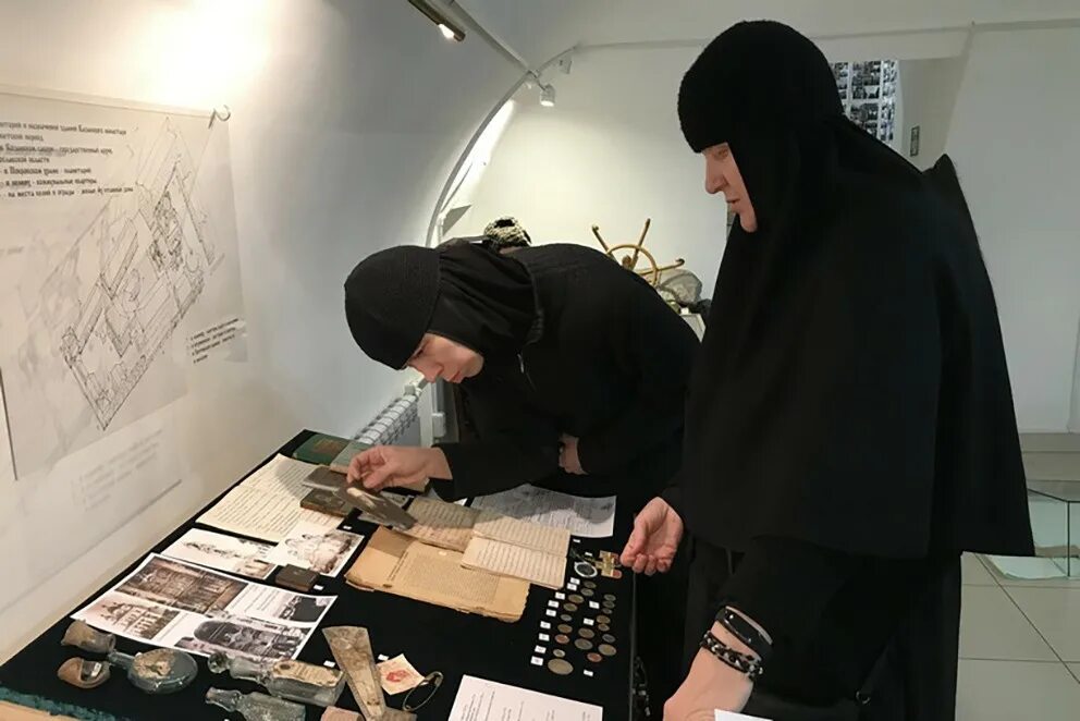 Какое название получила передача монастырских