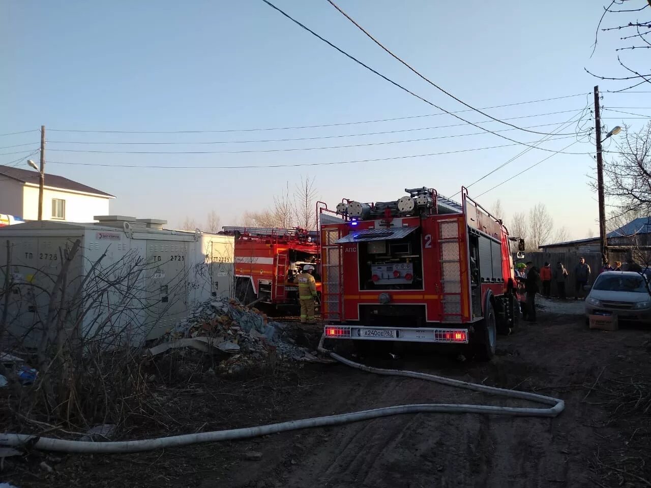 Что сейчас горит в родниках. Пожар в Самаре за последние сутки. Пожарные Самара. Дом специалистов Самара пожар. Пожар на Некрасовской Самара.