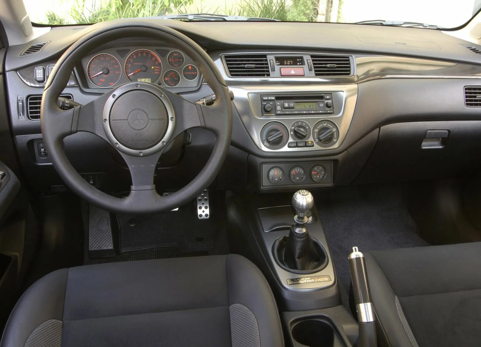 Lancer evo 8 салон. Mitsubishi lancer 9 салон. Митсубиси эволюшн 10 салон. Салон эволюшн. Салон эволюшн.