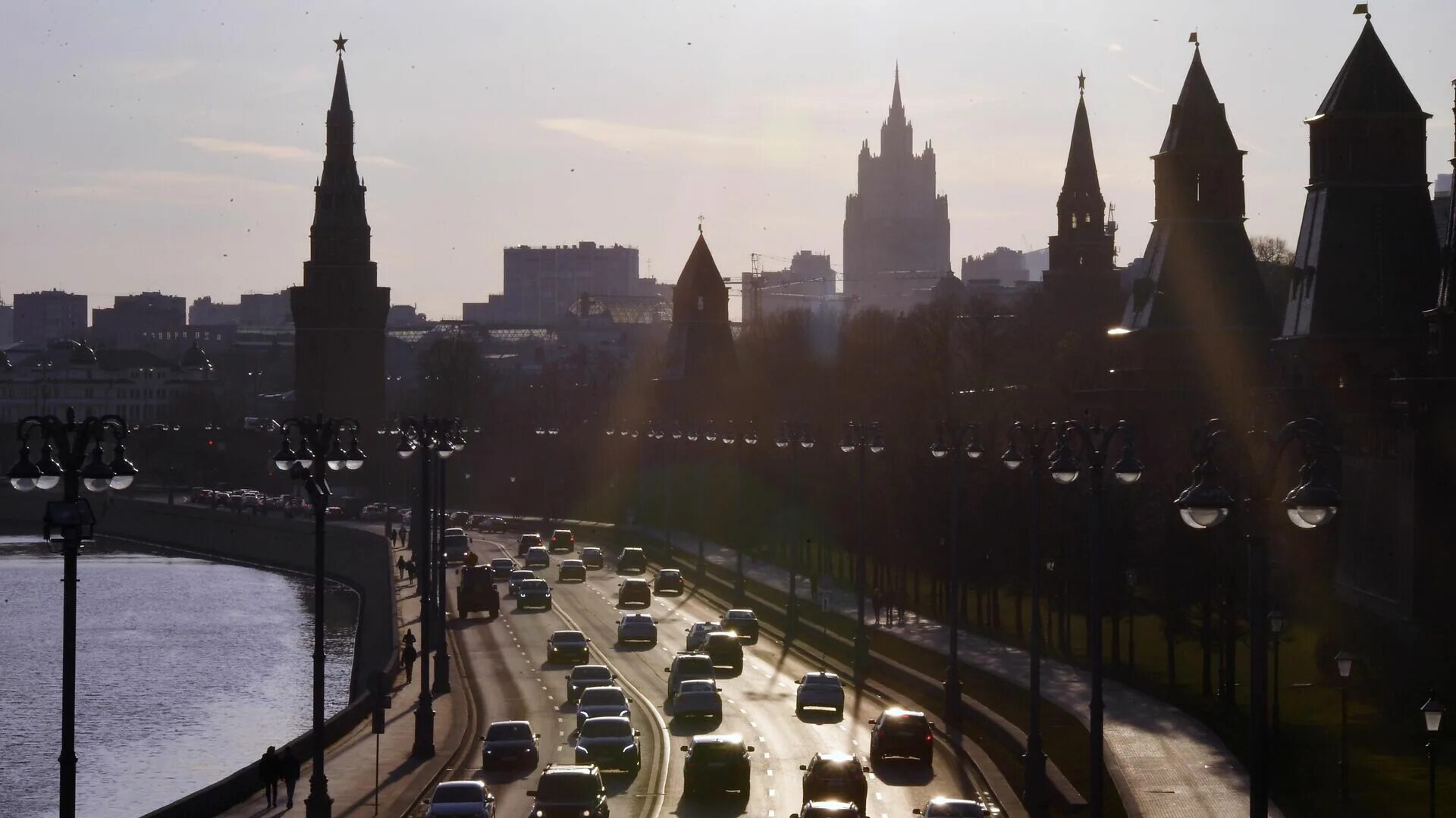 Дождливый день в москве картинки. Похолодание в москве 2022. 26 апреля 1986 года чернобыльская аэс. Москва в середине апреля. 26 апреля москва.
