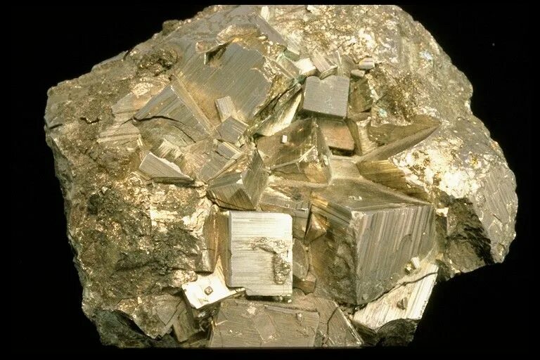 Камень выглядит как металл Pin by Matt Ashcraft on Tin Man Stone, Minerals and gemstones, Hematite