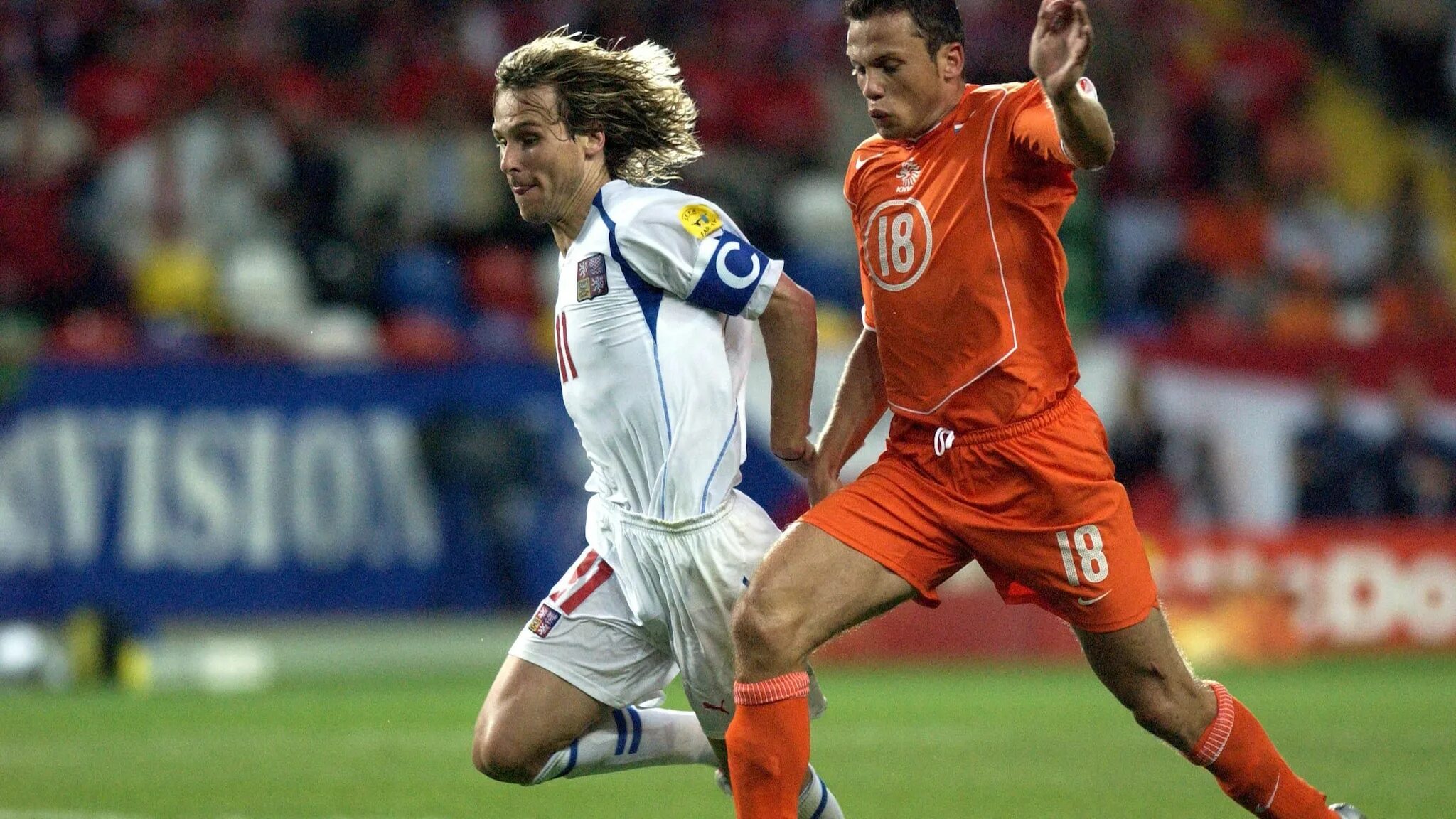 Группа футбол. Голландия Чехия евро 2000. Сборная Нидерландов 2004. Матч Португалия Голландия евро 2004. Сборная Голландии 2004.