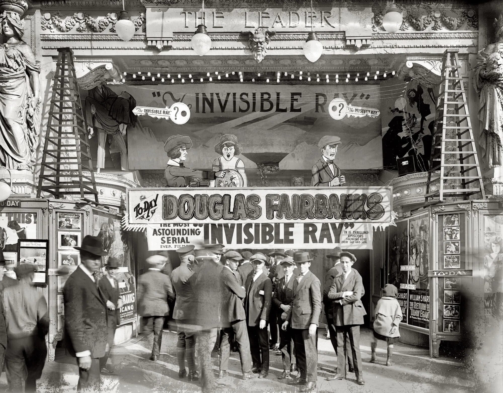 Старые кадры реклама. Мэрилин монро в джазе только девушки. Старые кадры реклама. Фильм девчата тося и илья. Цветная фотопленка.