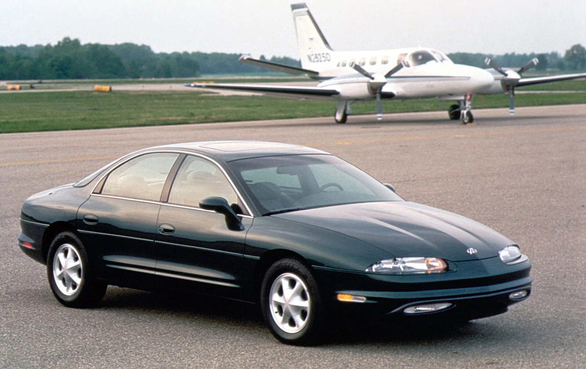 Oldsmobile Aurora 1994, 1995, 1996, 1997, 1998, седан, 1 поколение технические х
