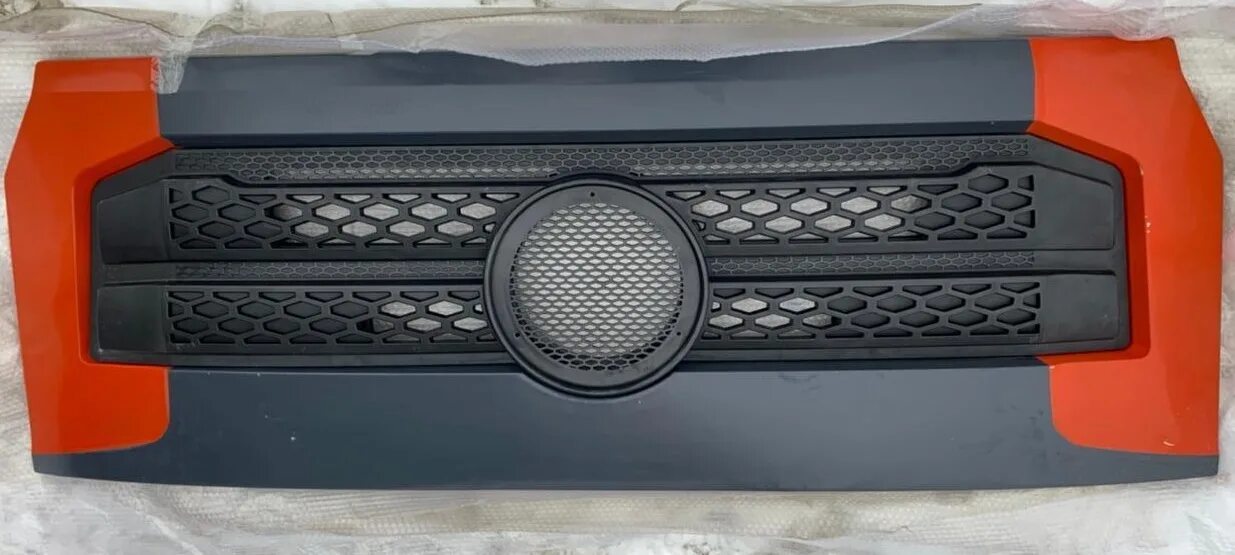 Капот shacman f3000. Dz13241110011. Dz1642110044. Решетка малая shacman x3000. Решетка капота шакман ф3000.