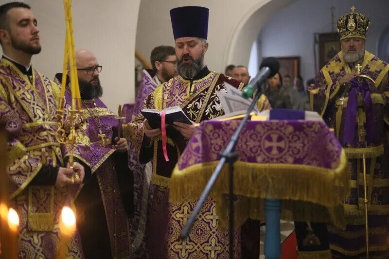 Служба 12 страстных евангелий последование. Служба двенадцать евангелий. 12 евангелий в великий четверг. 12 страстных евангелий. служба 12 страстных евангелий.