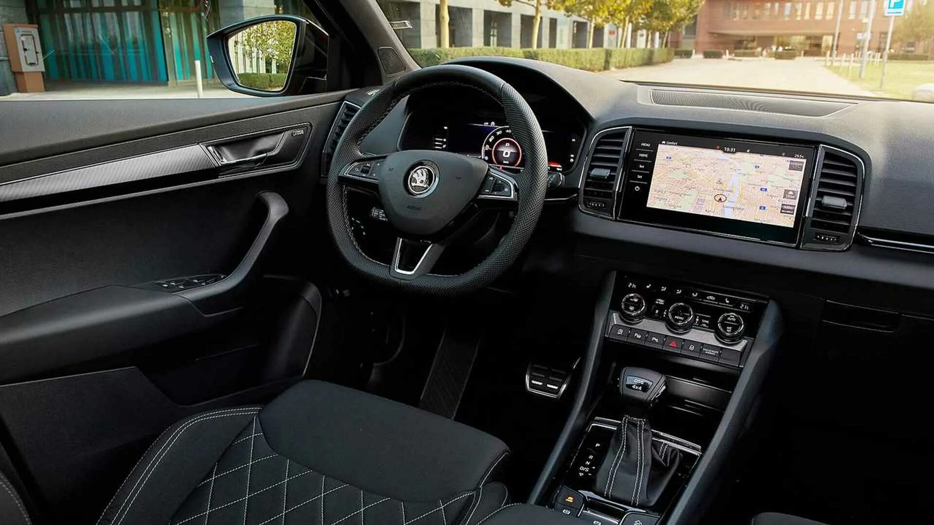 Škoda Karoq салон. Skoda Karoq 1.4 салон Style. Шкода Карок 2019 салон. Skoda Karoq 2019 интерьер. Шкода максимальная комплектация