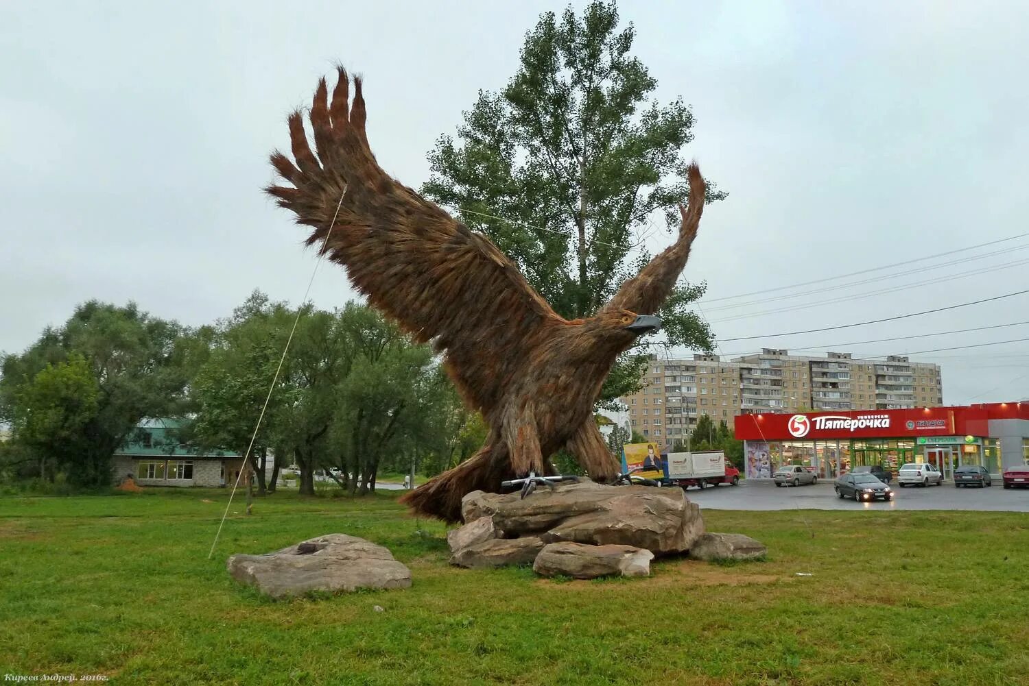 Г Орел памятники орла. Статуя орла в городе Орел. Город Орел скульптура "Орел-основатель". Памятник Орлу в Орле. Почему орел назвали орлом