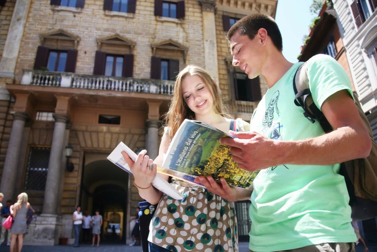 Школьники в италии. Образование в италии. Study italian. Студенты италии. Высшее образование в италии.