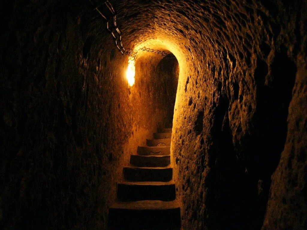 2 км под землей. Деринкую подземный город. Древний подземный город Деринкую. Подземный город Деринкую Турция. Деринкую (Каппадокия, Турция).