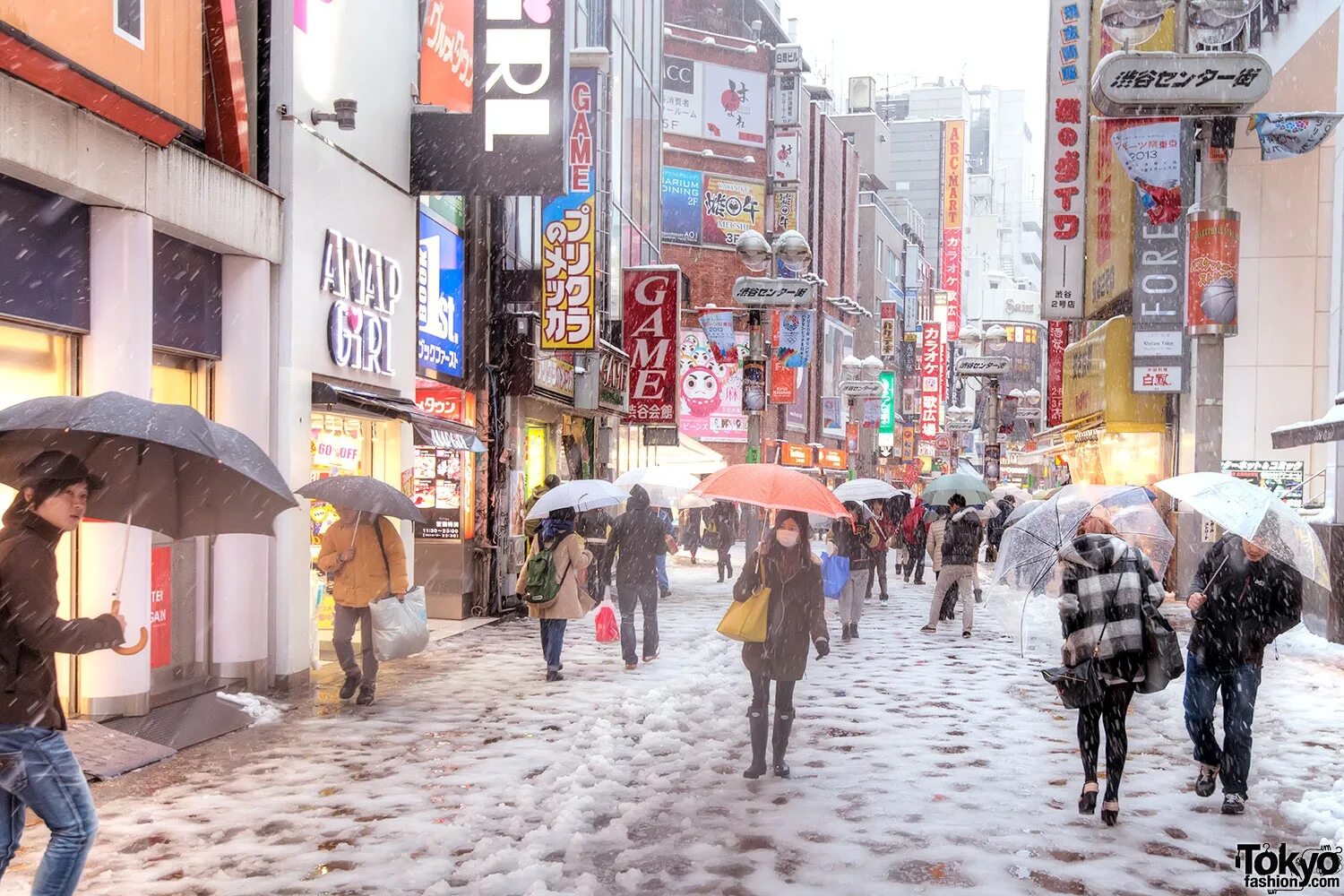 зима в японии. зима в японии. зима в японии температура. хоккайдо снег. токио сибуя дождь.