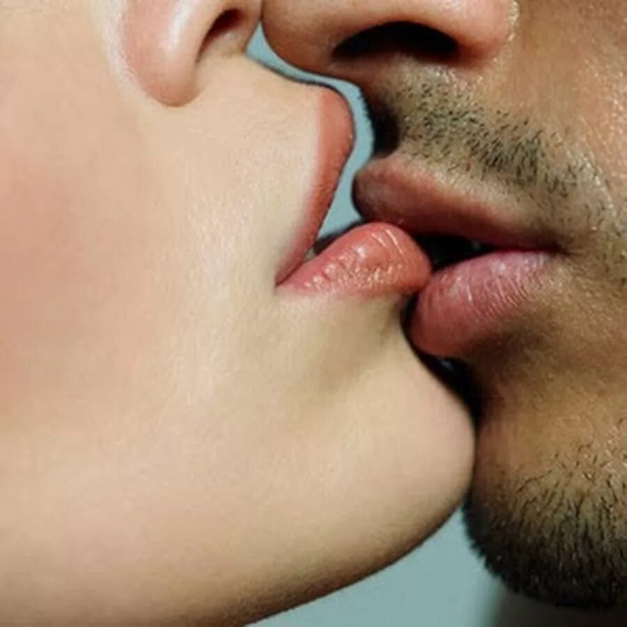 Поцелуй в губы. Красивый поцелуй. Целующие губы. Поцелуи страстные в губы. Хочу твой вкус