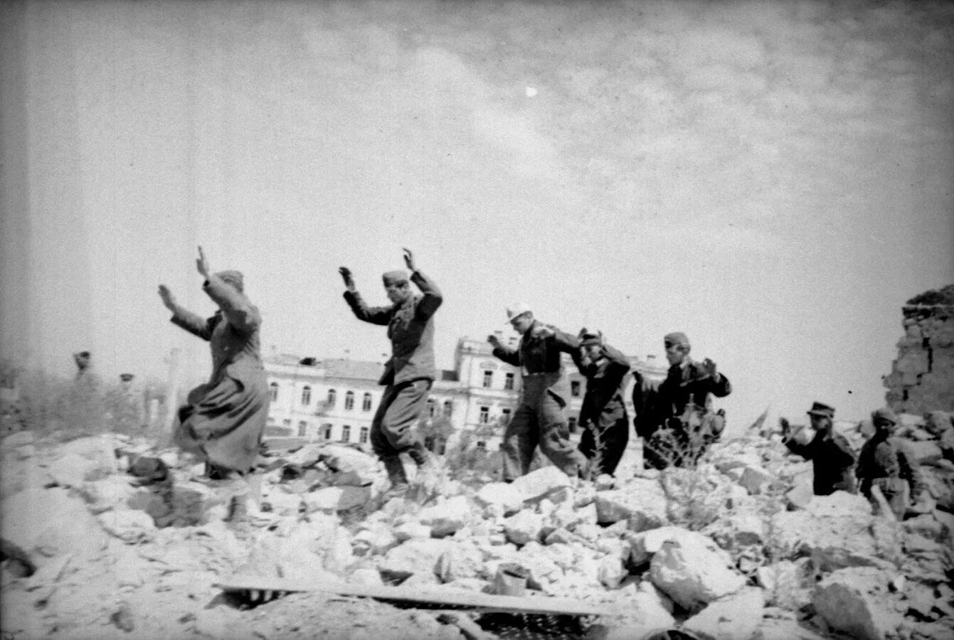 10 мая 1944. Пленные немцы севастополь 1944. севастополь мыс херсонес 1944. освобождение севастополя 1944 битва.