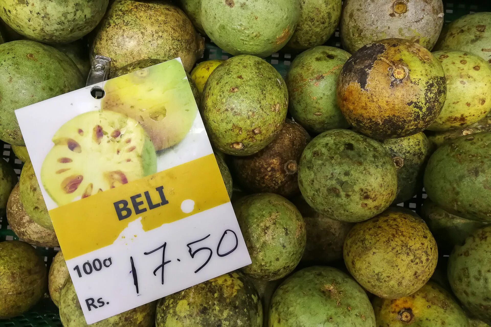 Фрукты шри ланки. Шри-Ланка фрукты. Зеленый фрукт Шри Ланка. Фрукты на Шри Ланке. Экзотические фрукты из Шри Ланки.