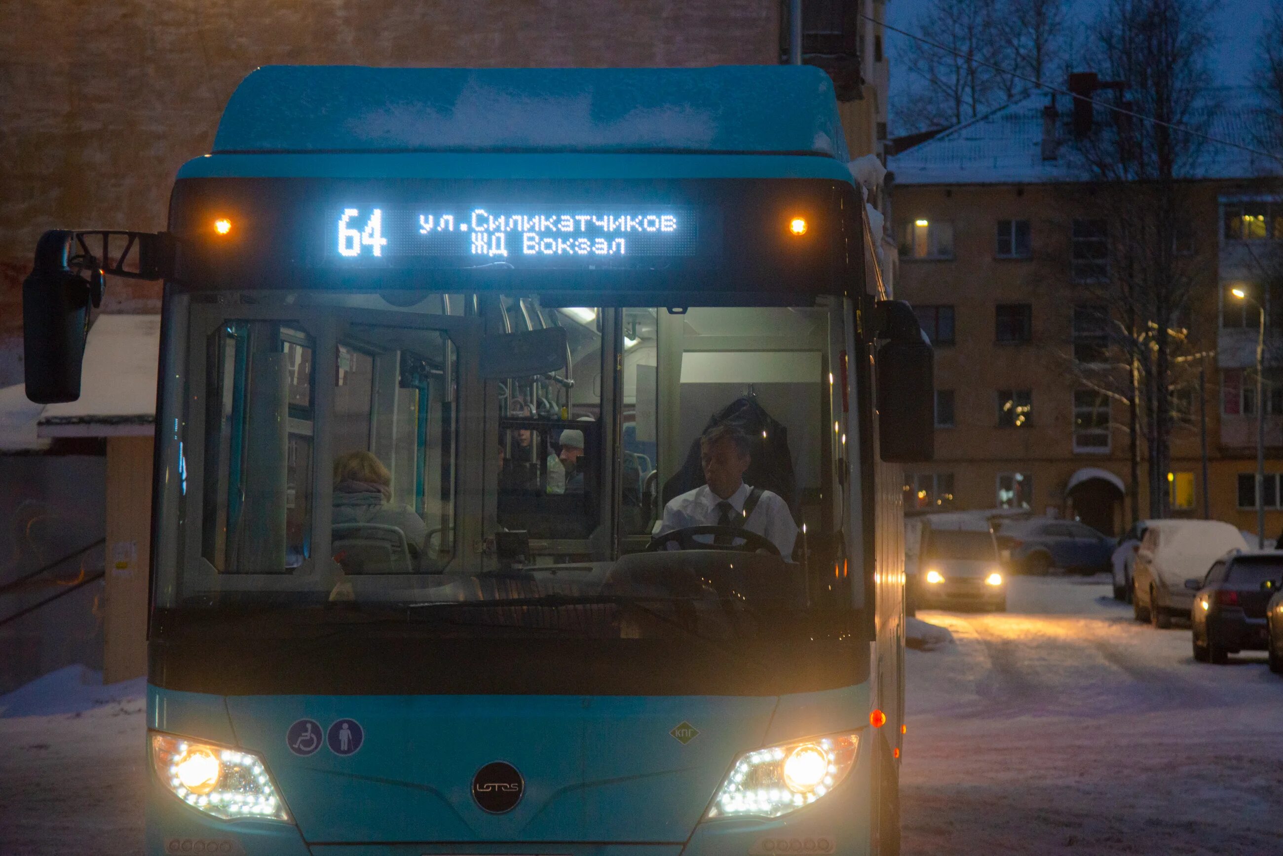Водитель автобуса архангельск. Водитель автобуса архангельск. Электробус архангельск. Водитель автобуса архангельск. Автобус.