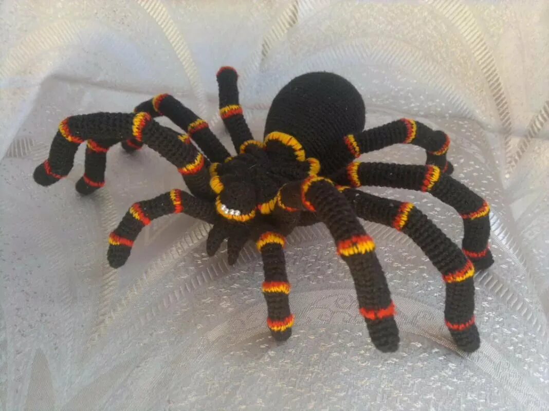 паук амигуруми крючком. паук гордон амигуруми. паук крючком. паук гордон амигуруми. связать паучка.