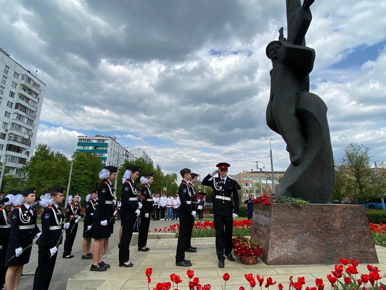 Соловецкие юнги казань. Площадь Соловецких Юнг Москва. Памятник Соловецким юнгам (Москва, площадь Соловецких Юнг). 16 Парковая площадь Соловецких Юнг. Памятник Соловецким юнгам в Архангельске.