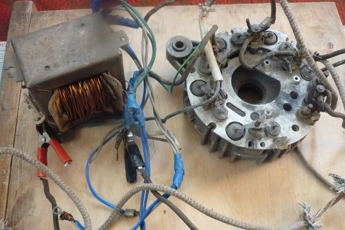 Диодный мост ваз 2101. 3701. Подключить диодный мост от генератора к трансформатору на 12 вольт. Диодный мост генератора зарядное устройство. Диодный мост генератора a004tj0582ze.