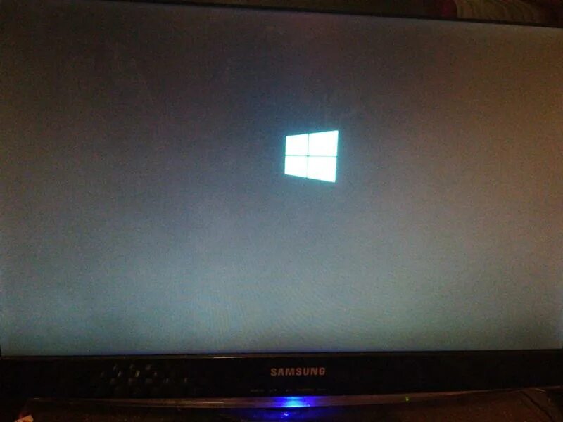 При установке виндовс зависает на логотипе. Виснет на загрузке windows 10. установка виндовс зависает на логотипе. windows 10 зависает на логотипе. windows висит на логотипе.