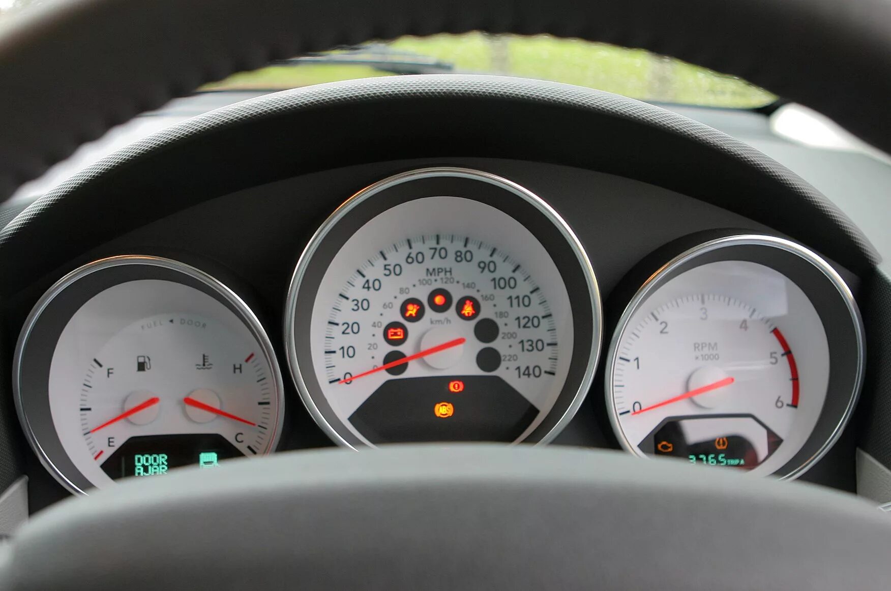 Ошибки dodge caliber. Esp на додж калибр. Додж авенджер 2007 панель приборов. Додж авенджер 2007 панель приборов. Индикатор системы esp в додж калибр 2007.