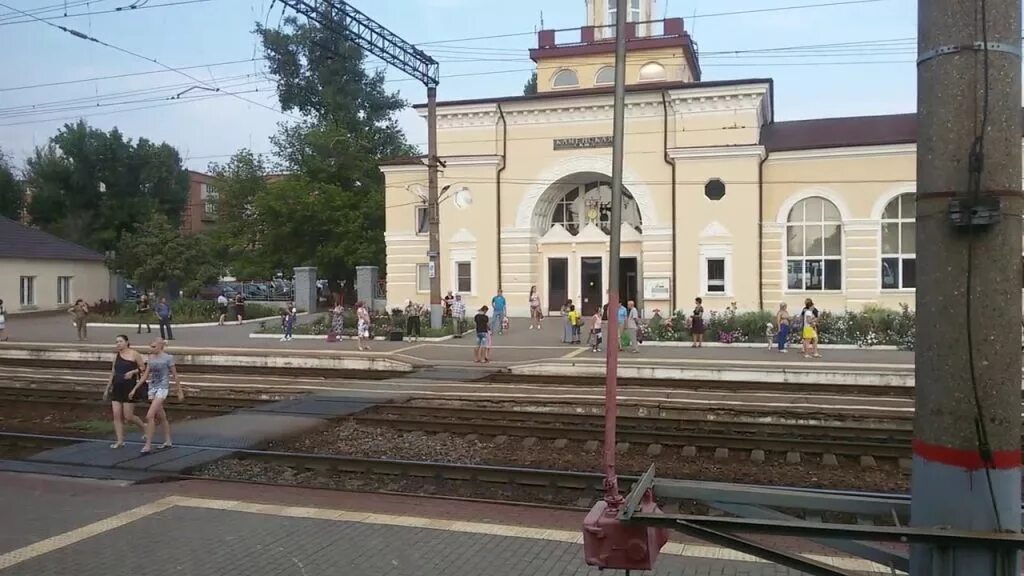 Вокзал каменск шахтинский. Станция Каменская Каменск-Шахтинский. Железнодорожная станция Каменская Ростовская область. Каменская станция РЖД. ЖД станция Каменск-Шахтинский.