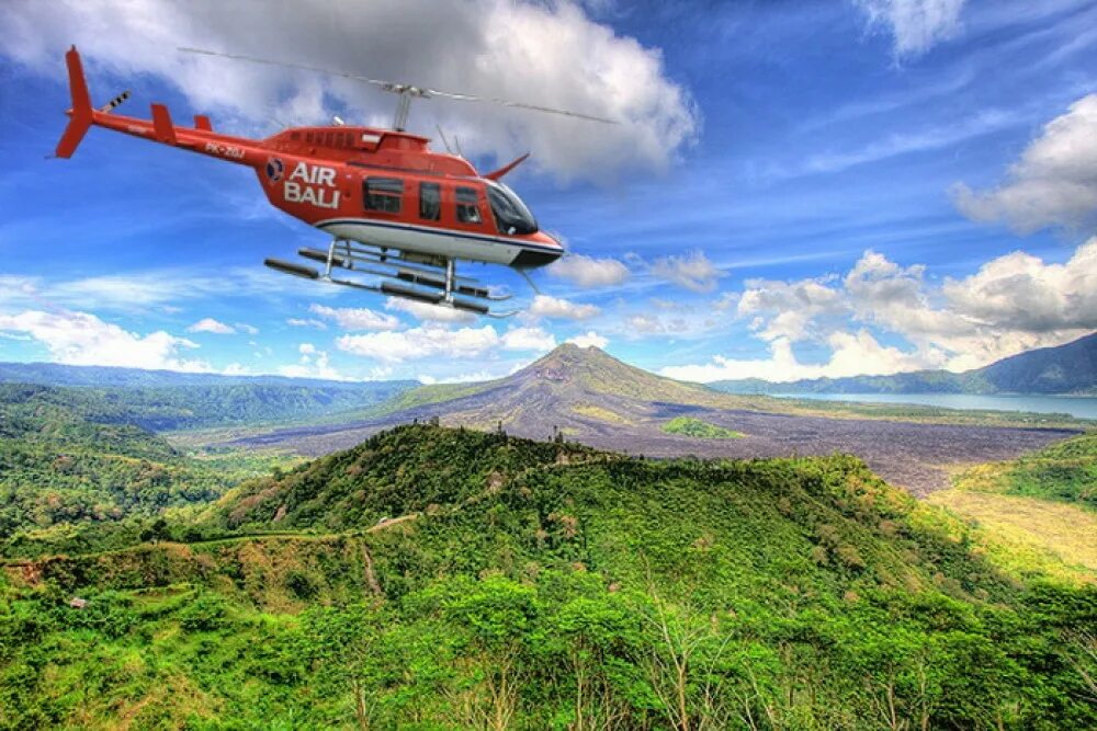 Бали вертолет. Полет на вертолете Бали. Вертолет над Бали. Полёт на вертолете Бали.