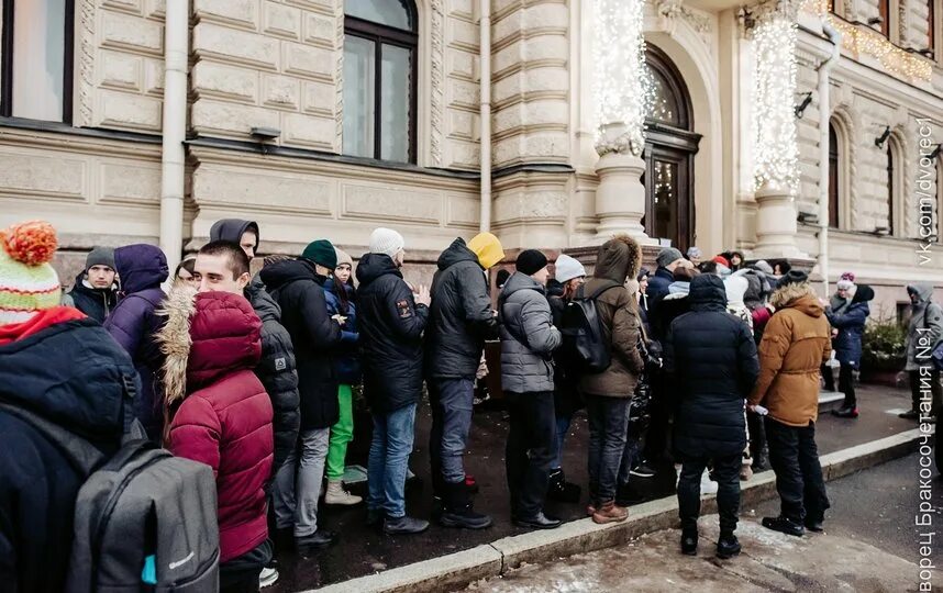 Новости спб сайты. Новости Санкт-Петербурга. Новости СПБ. Новости Питера. Очередь в первый ЗАГС СПБ.