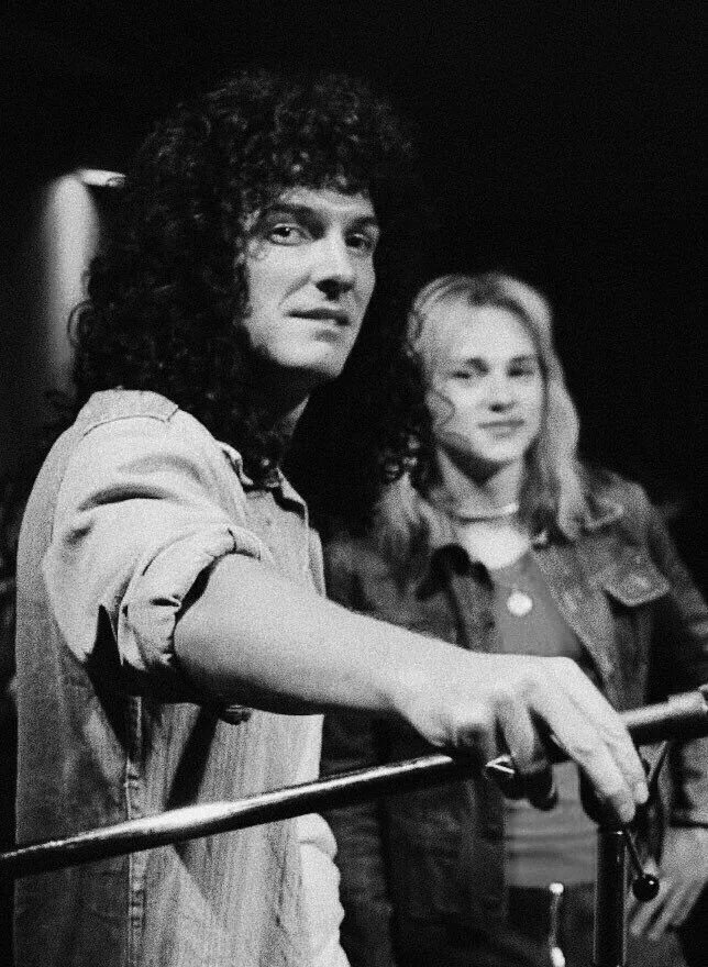 Кэти фицджеральд glee. Cast scene. Мстители пришельцы в нью-йорке. Cast scene. Csi las vegas cast.