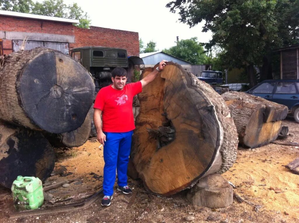 Магазин сказка апшеронск. Городской администрации в апшеронск. Рекламная страница в апшеронском рабочем. Мэр апшеронска. Док апшеронск.