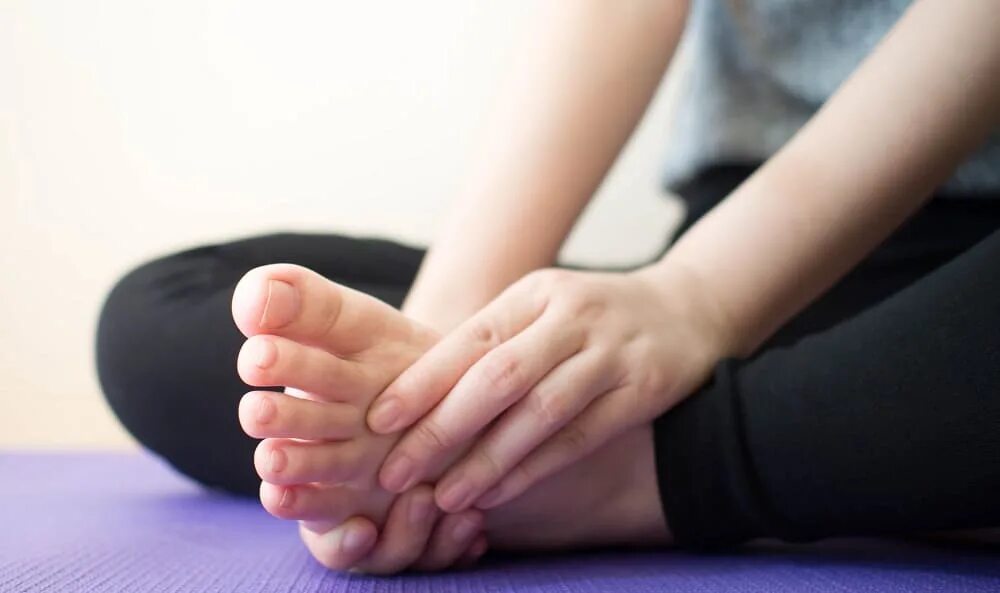 Запястный туннельный синдром. Как вылечить онемение. Онемение кистей рук и пальцев. Карпальный туннельный синдром запястья. Болит рука и немеют пальцы.