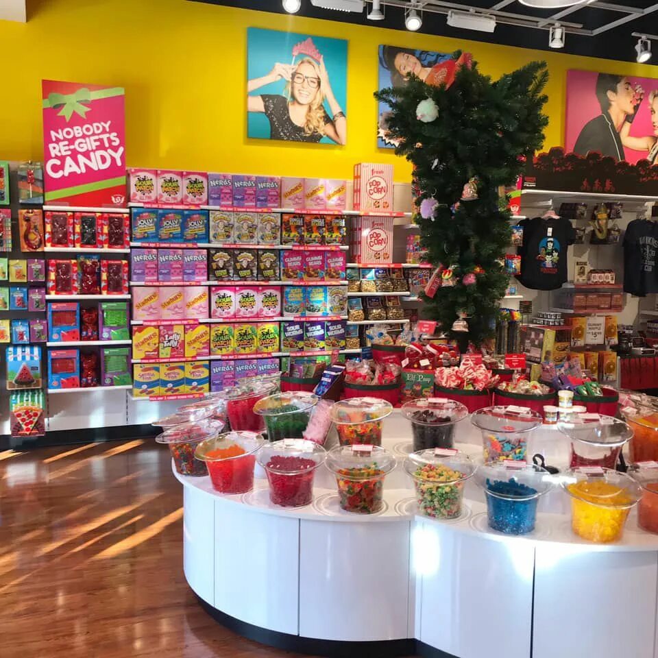 Candy candy shop 1. Магазин Кенди Кенди. Магазин сладостей. Магазин конфет. Кэнди шоп магазин сладостей.