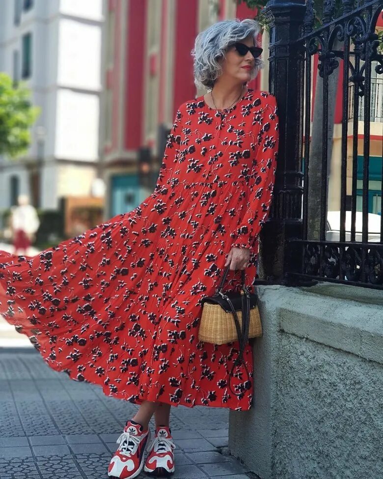 Стильные модные платья для женщины 50