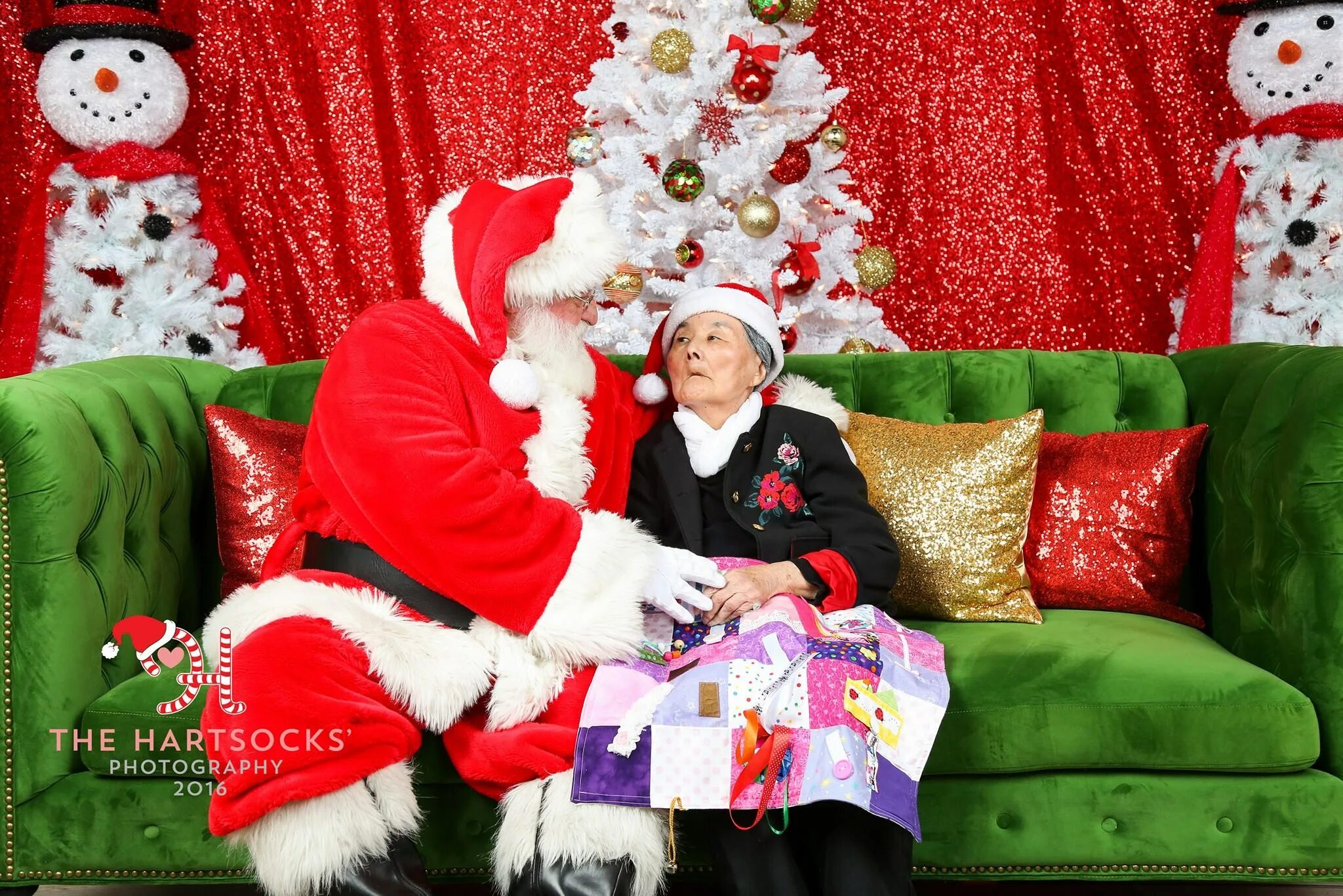 Christmas family santa. Новый год семья. Селфи деда мороза. Santa family. Новый год семья.