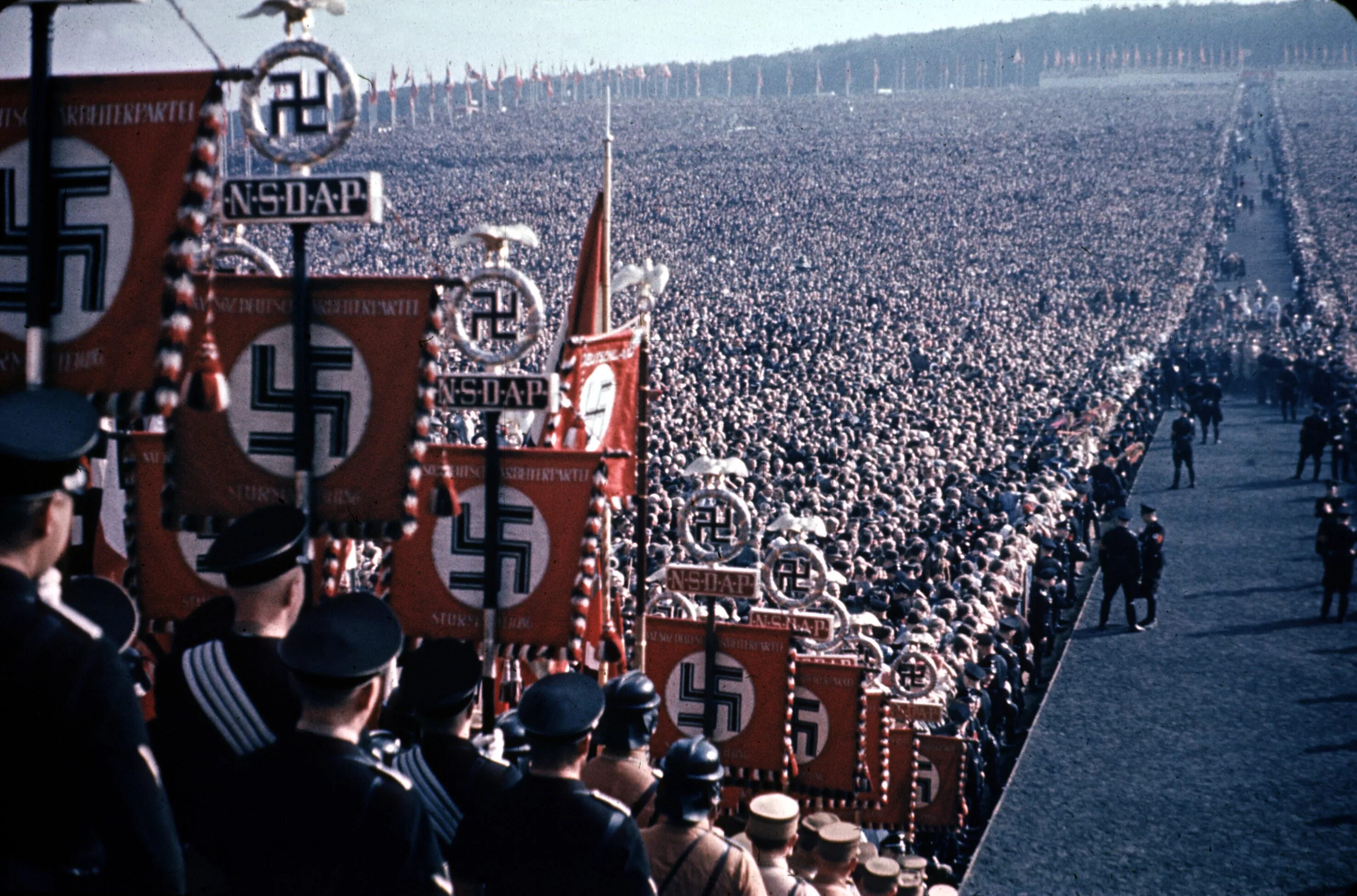 Третий рейх после войны. Съезд НСДАП В Нюрнберге 1937. Съезд НСДАП В цвете.
