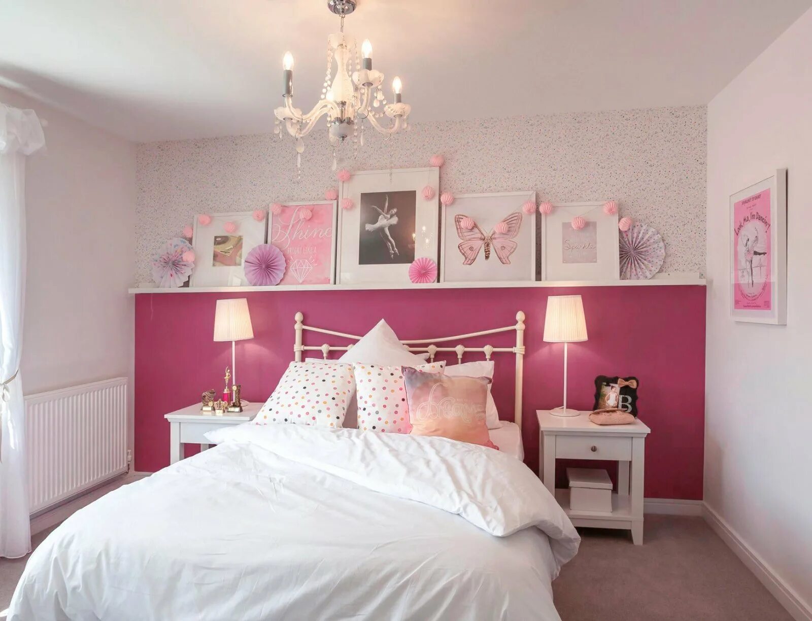 Спальня в розовых тонах. Розовая спальня. Розовая комната для девушки. Нежно розовый цвет спальни. Розовые стены в спальне.
